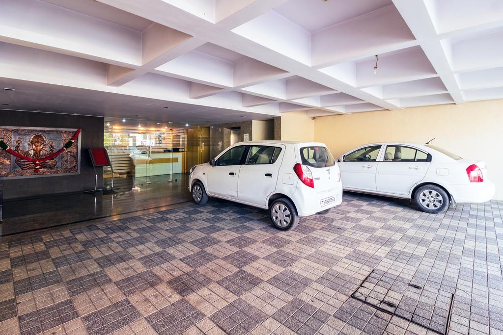Oriva Vinflora Residency - Nr Lv Prasad Hospital, Banjara Hills Hotel Hyderabad Eksteriør billede